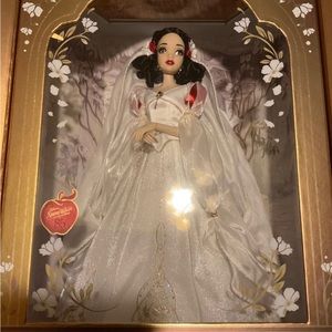 Disney limited doll   D23 SNOW WHITE 17 in . D23  LIMITED DOLL